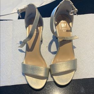 Gold gap shoes